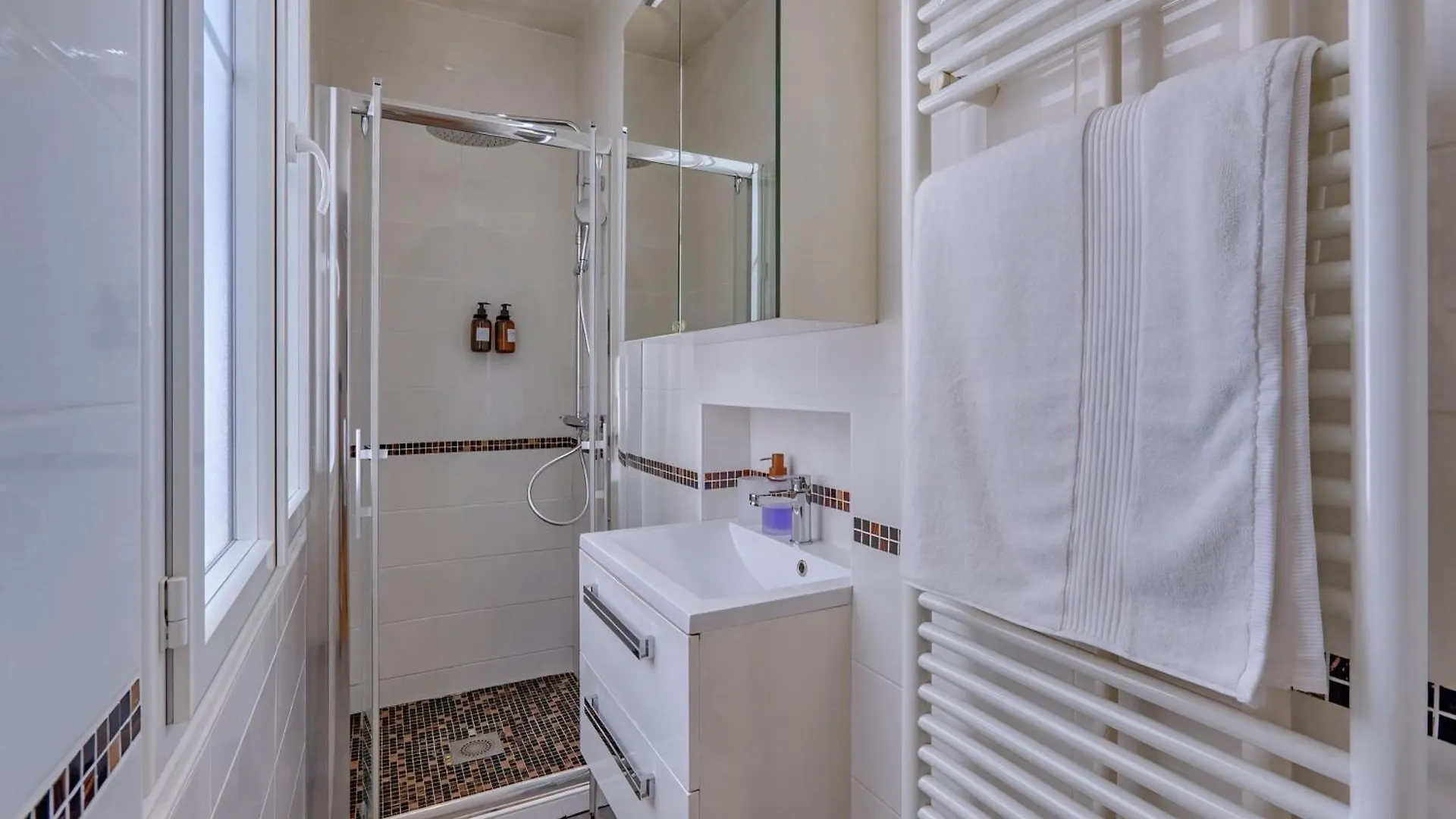 Chic Paris Flat 10 Mins From Arc De Triomphe Apartment